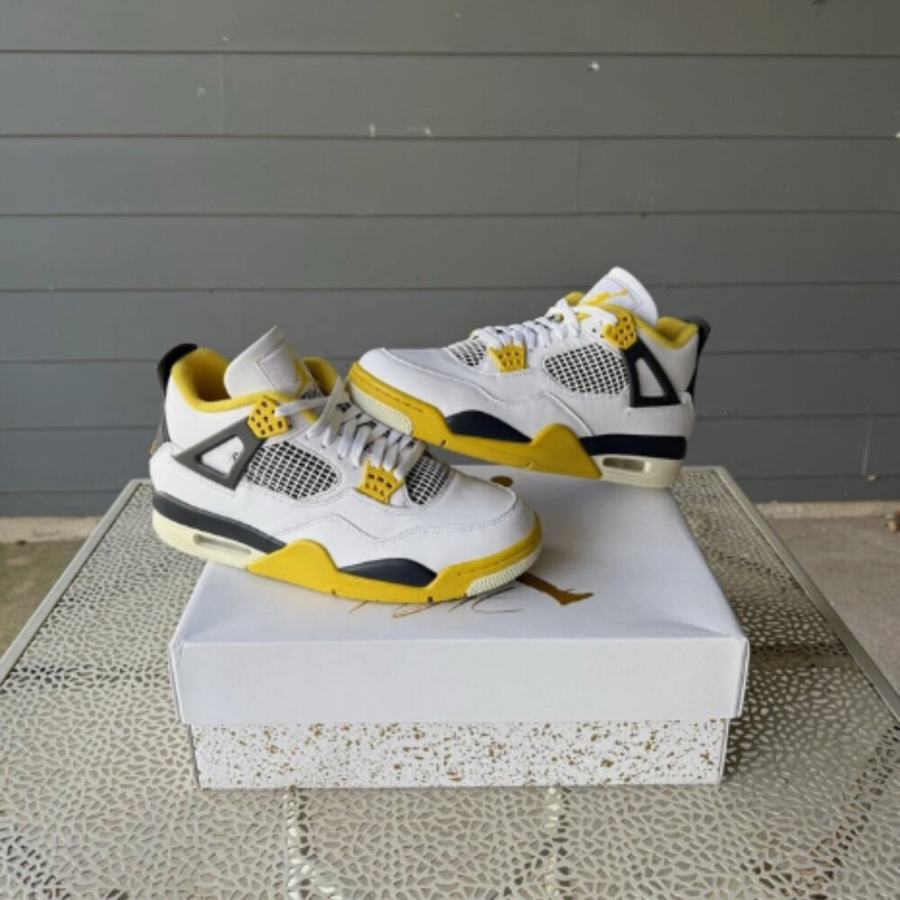 Jordan 4 Vivid Sulfur